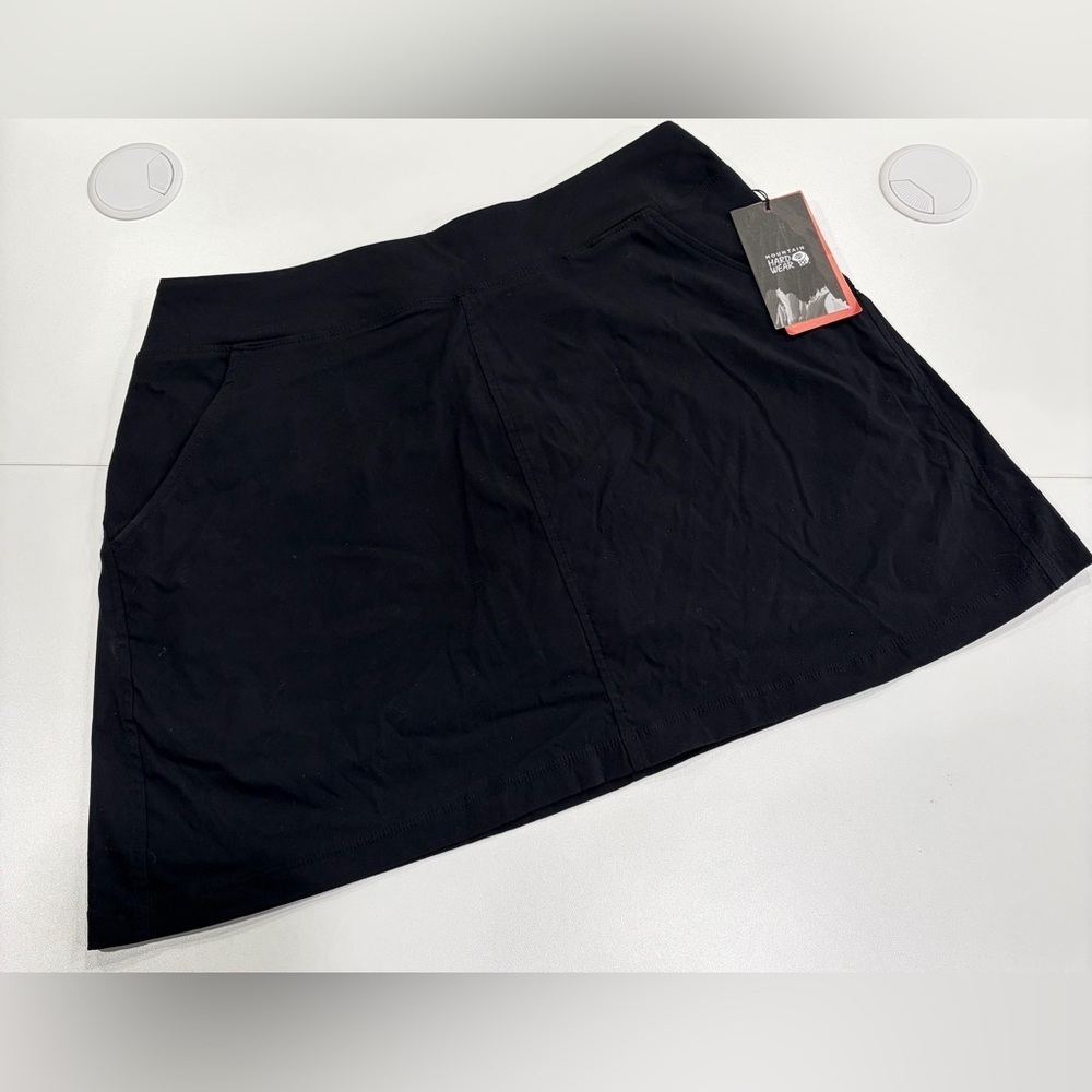 Mountain Hardwear Women's Large Dynama Skort Black NWT Hiking 3" Inseam